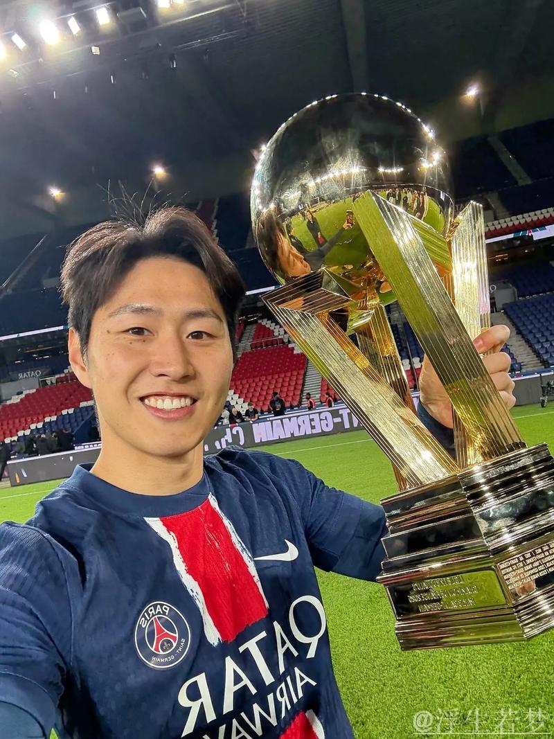 李刚仁：选择成就奋斗，亚洲第二人捧欧冠，加盟巴黎两年斩获七冠